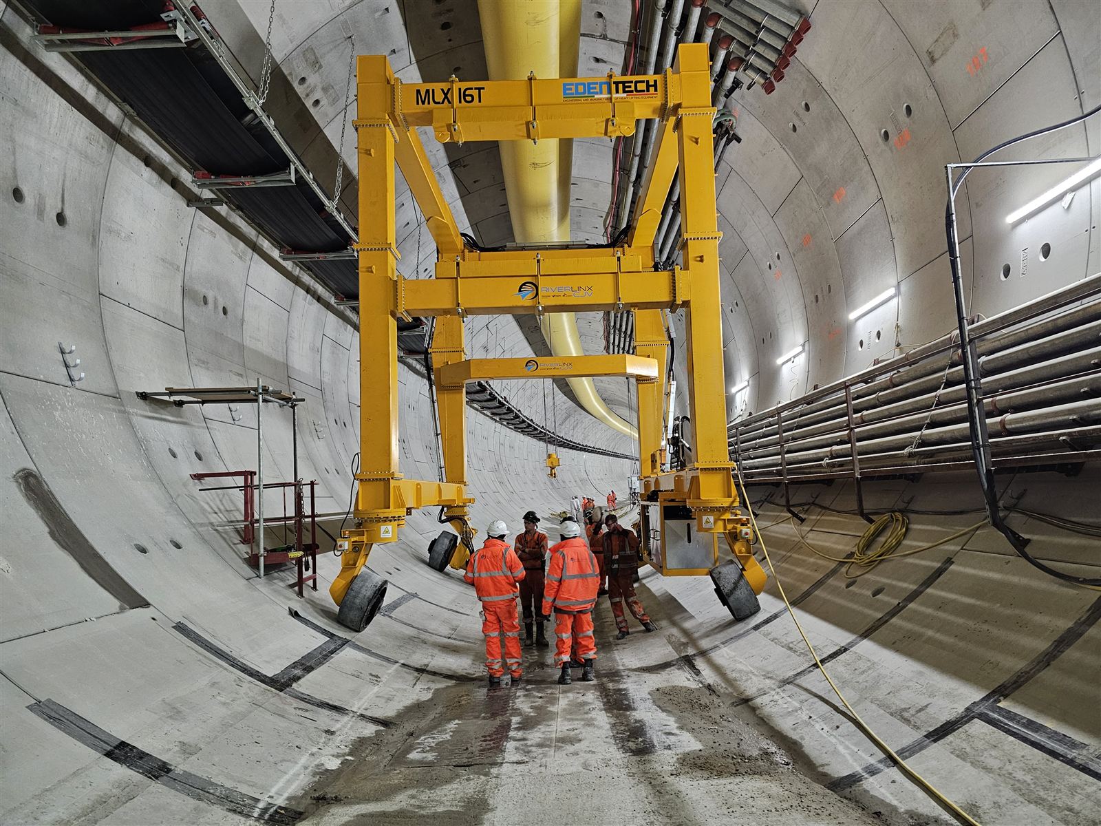 MOBILIFT 16 t in a road tunnel, London