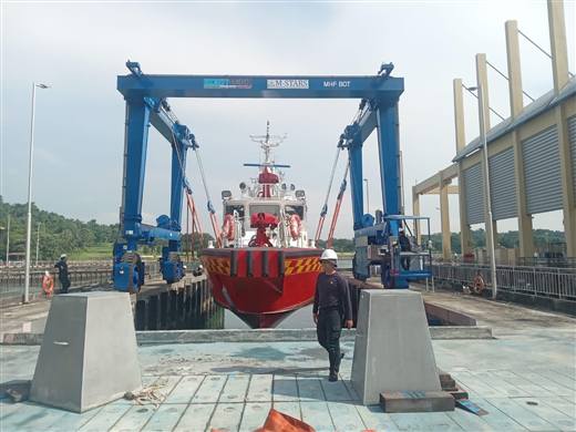 Two Marine Hoists 80 t and one 50 t — coast guard