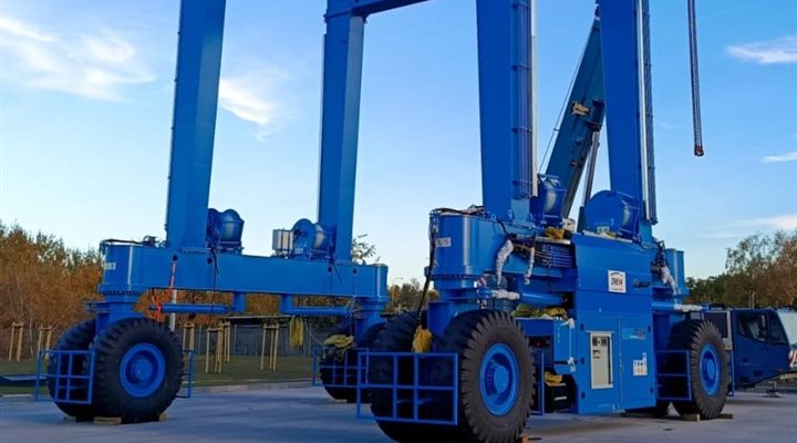 MOBILIFT 215 t heavy-duty straddle carrier, Poland