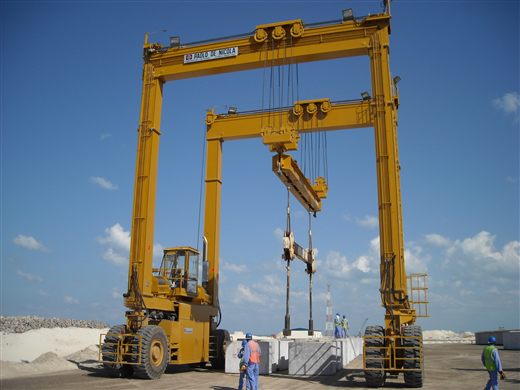 MOBILIFT with hoists in a precast yard (archive photo)